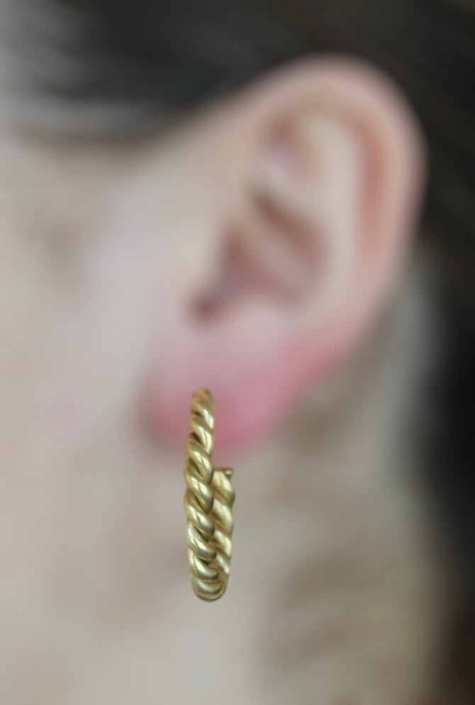 Basic Twisted Half Hoops